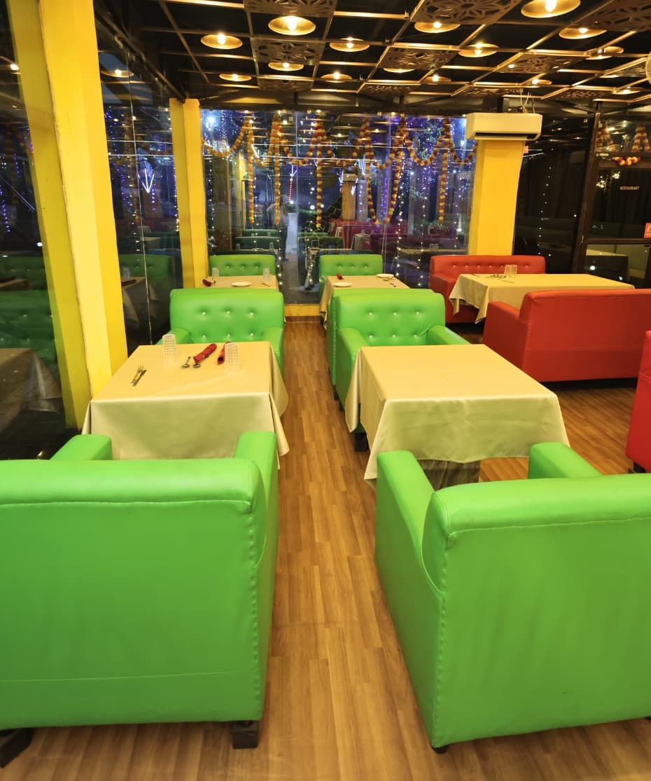 Dining table setting